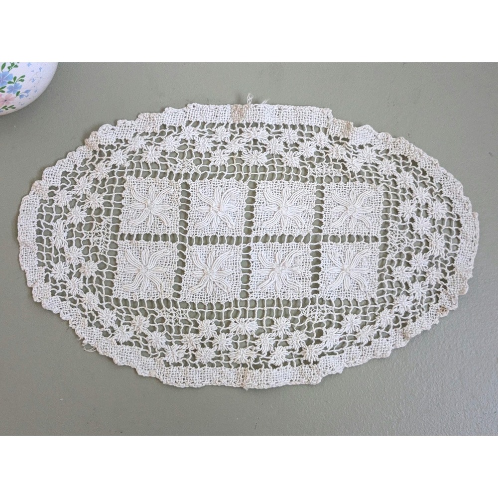 Vintage Oval Crochet Doily Handmade Lace Table Mat Cottagecore 10x7